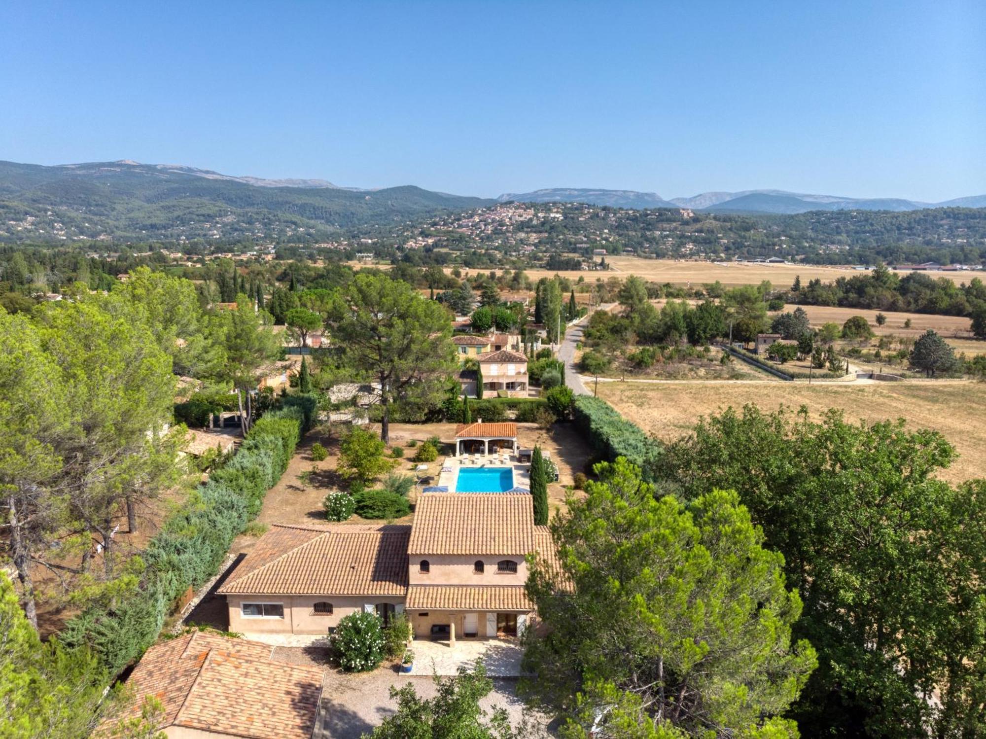 Villa De 277M² Climatisee Avec Piscine Chauffee A Fayence Exterior photo